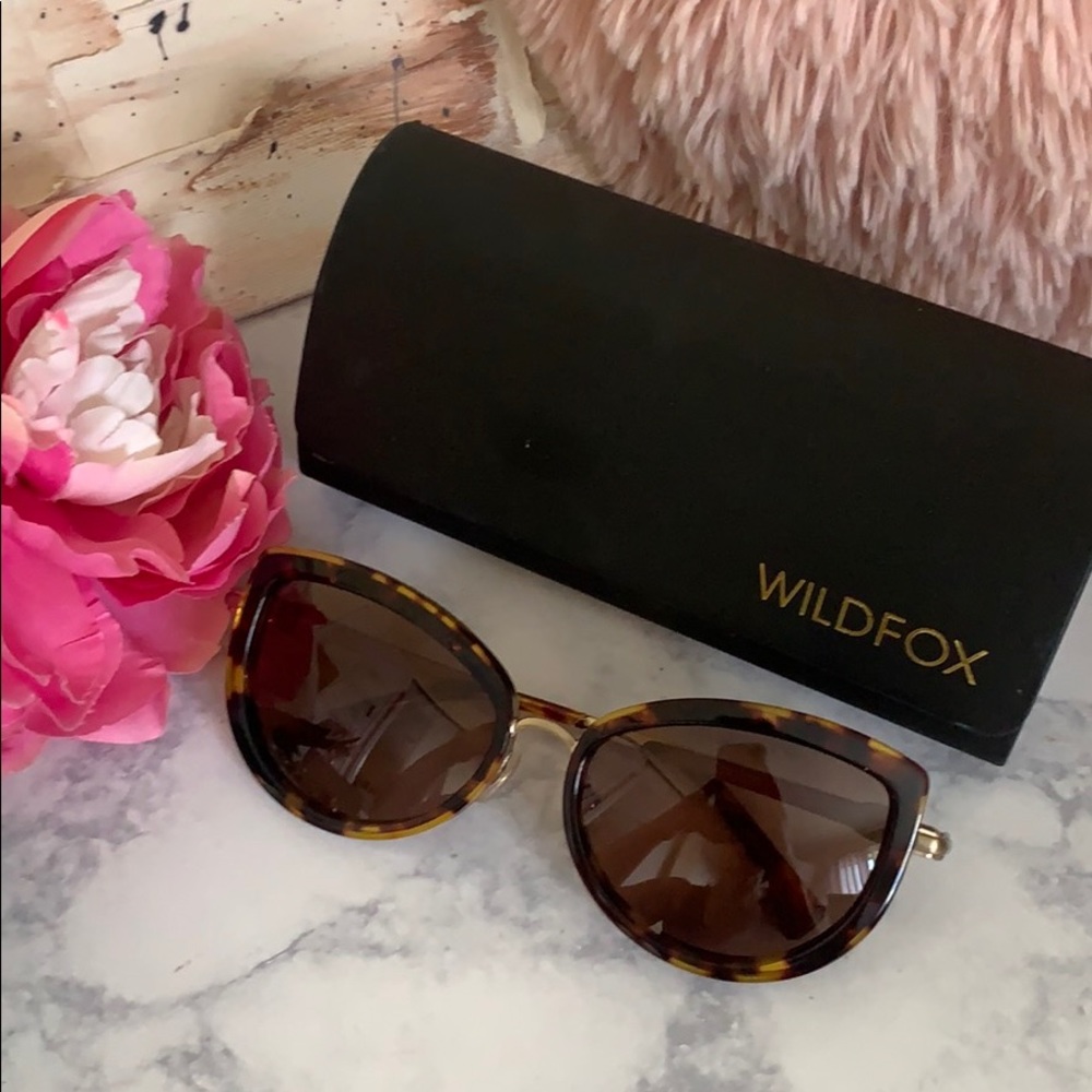 Wild fox cat-eye sunglasses
